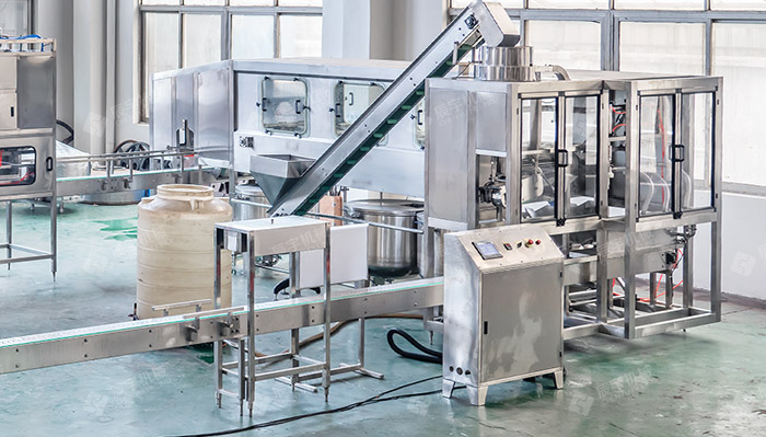 5加侖桶裝水灌裝生產(chǎn)線 5加侖桶裝水灌裝生產(chǎn)線